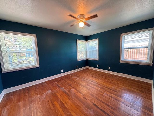 1120 Fisher ST, Taylor, TX 76574