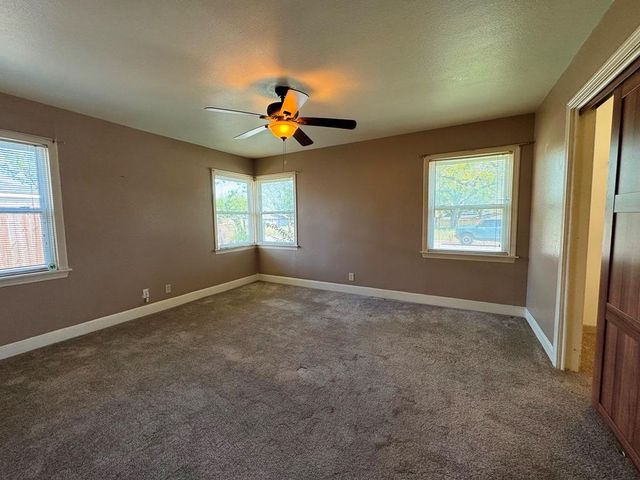 1120 Fisher ST, Taylor, TX 76574