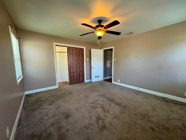 1120 Fisher ST, Taylor, TX 76574
