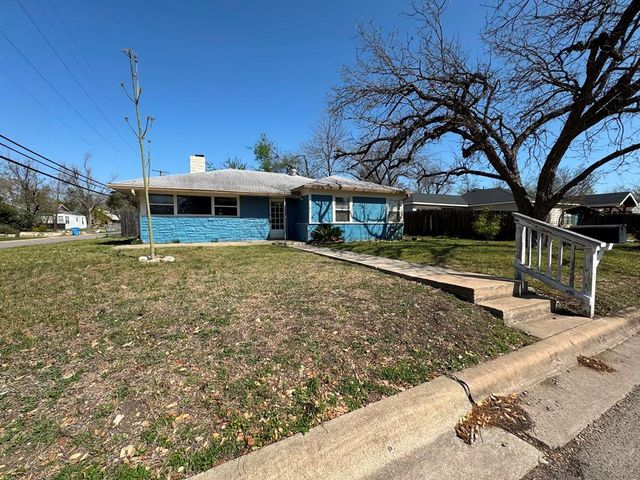 1120 Fisher ST, Taylor, TX 76574