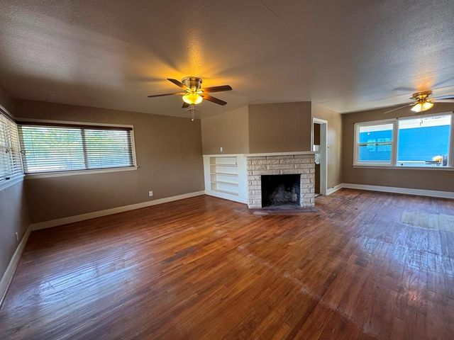 1120 Fisher ST, Taylor, TX 76574