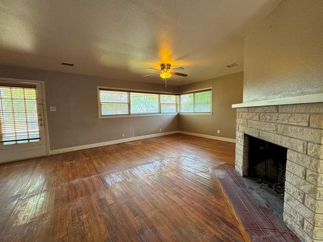 1120 Fisher ST, Taylor, TX 76574