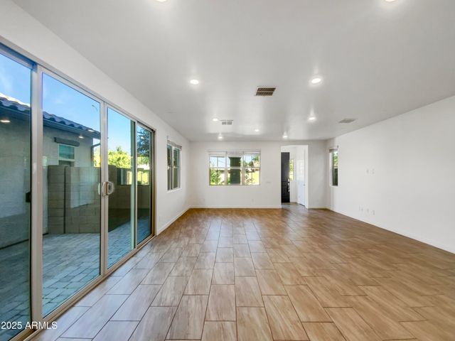 1956 S SENATE Street, Chandler, AZ 85286