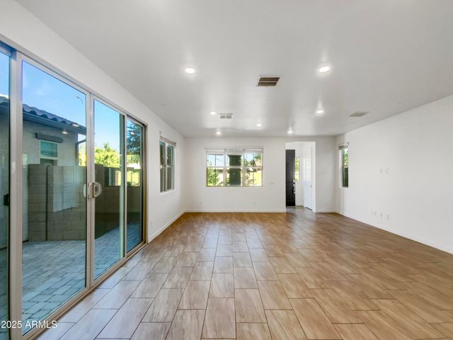 1956 S SENATE Street, Chandler, AZ 85286