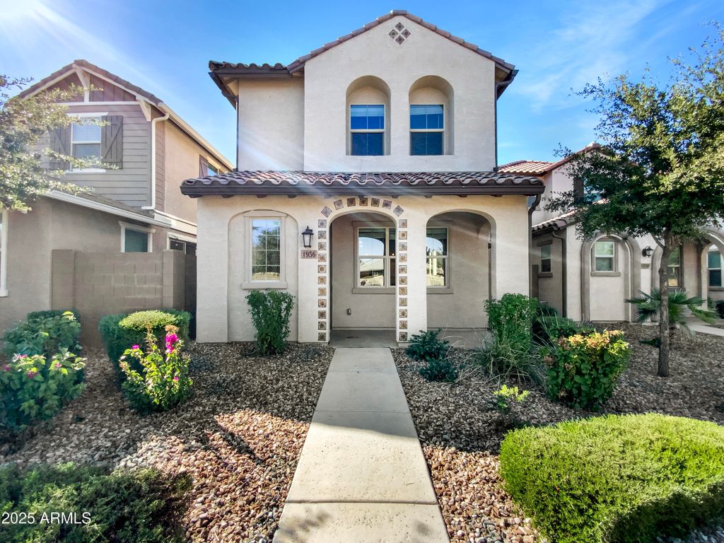 1956 S SENATE Street, Chandler, AZ 85286
