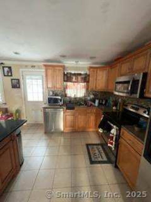 18 Terrace Drive, Montville, CT 06370