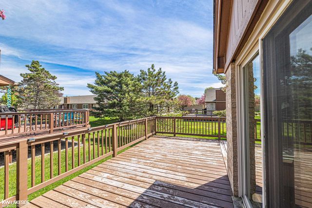 41190 Victoria Drive, Clinton Township, MI 48038