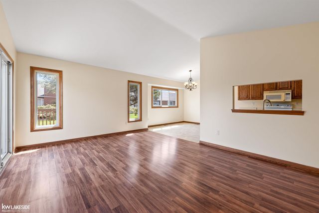41190 Victoria Drive, Clinton Township, MI 48038