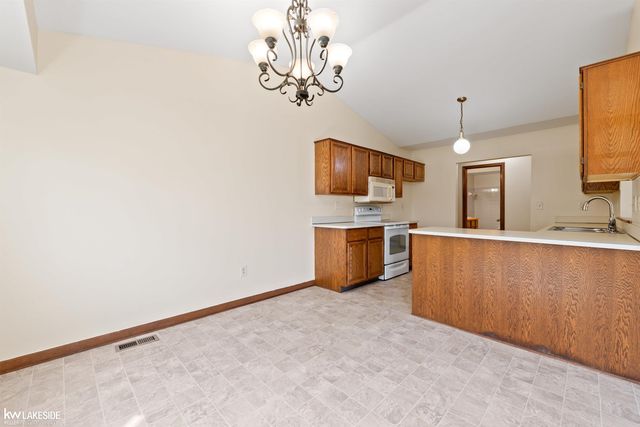 41190 Victoria Drive, Clinton Township, MI 48038