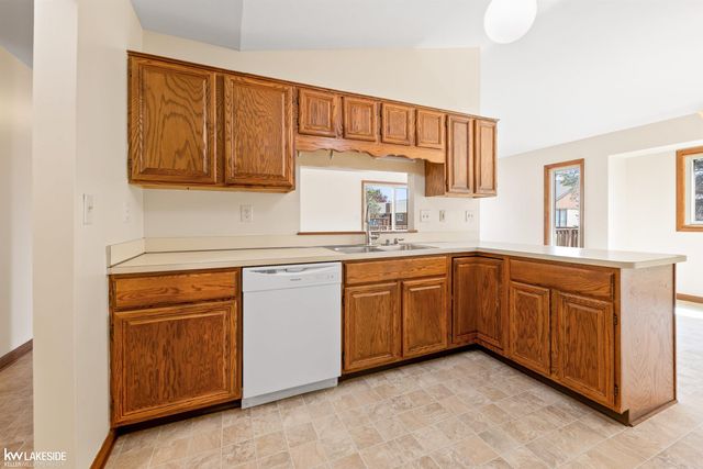 41190 Victoria Drive, Clinton Township, MI 48038