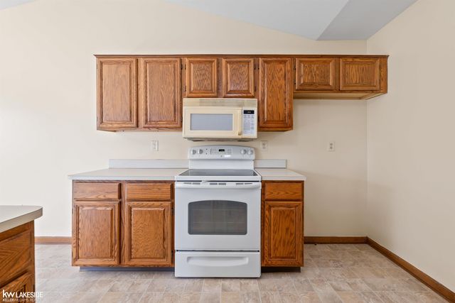 41190 Victoria Drive, Clinton Township, MI 48038