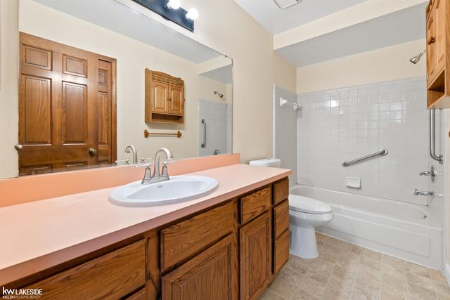41190 Victoria Drive, Clinton Township, MI 48038