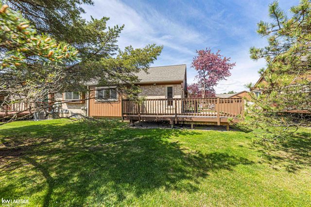 41190 Victoria Drive, Clinton Township, MI 48038