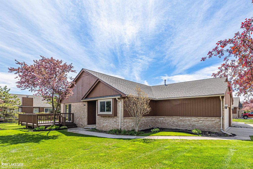 41190 Victoria Drive, Clinton Township, MI 48038