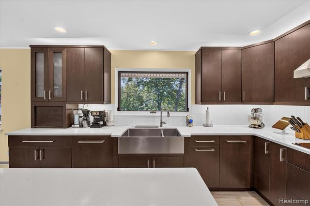 34135 Brittany Drive, Farmington Hills, MI 48335