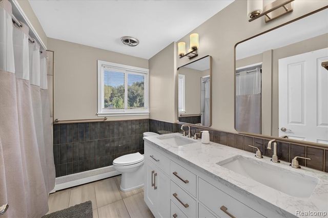 34135 Brittany Drive, Farmington Hills, MI 48335