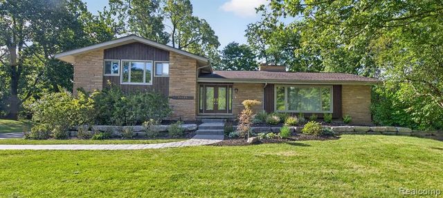 34135 Brittany Drive, Farmington Hills, MI 48335