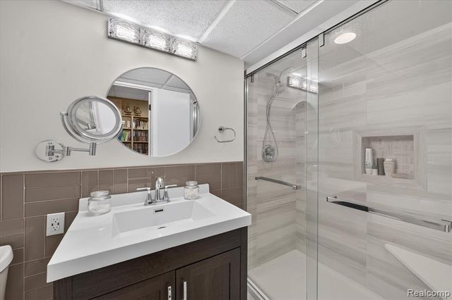 34135 Brittany Drive, Farmington Hills, MI 48335