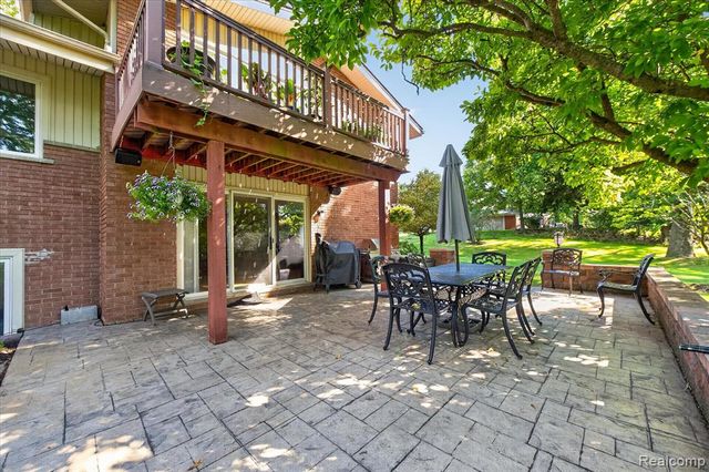 34135 Brittany Drive, Farmington Hills, MI 48335