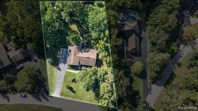 34135 Brittany Drive, Farmington Hills, MI 48335