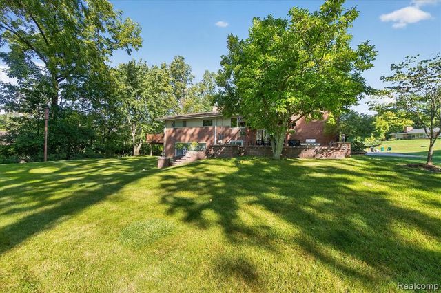 34135 Brittany Drive, Farmington Hills, MI 48335