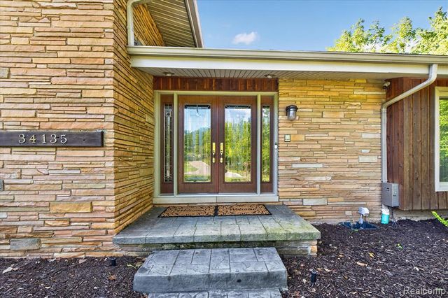 34135 Brittany Drive, Farmington Hills, MI 48335