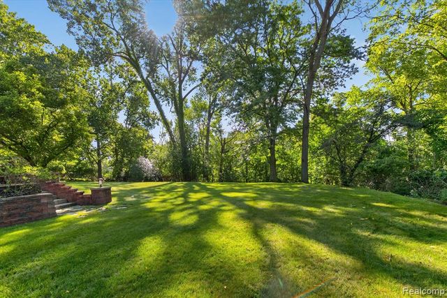34135 Brittany Drive, Farmington Hills, MI 48335