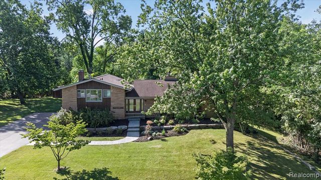 34135 Brittany Drive, Farmington Hills, MI 48335