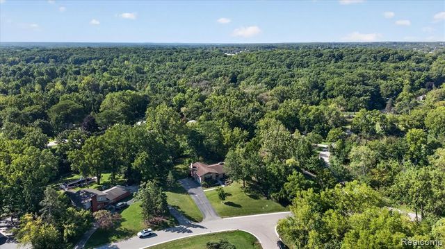 34135 Brittany Drive, Farmington Hills, MI 48335