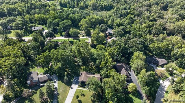 34135 Brittany Drive, Farmington Hills, MI 48335