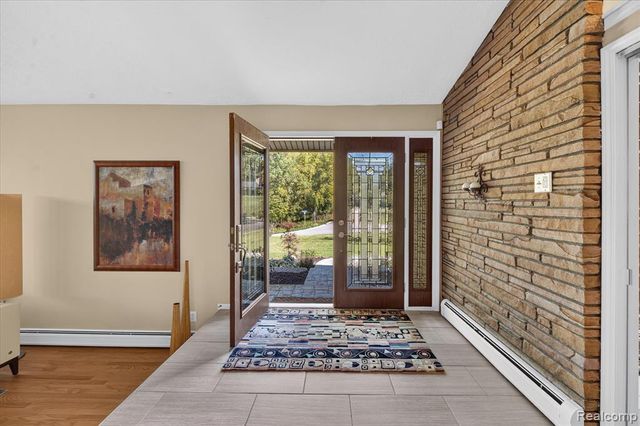 34135 Brittany Drive, Farmington Hills, MI 48335
