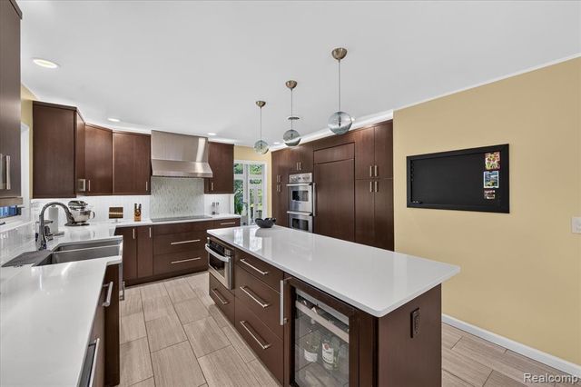 34135 Brittany Drive, Farmington Hills, MI 48335