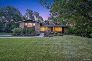 34135 Brittany Drive, Farmington Hills, MI 48335