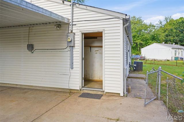 1329 Dominica Drive, St Louis, MO 63138