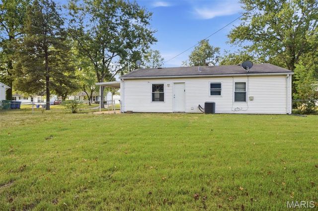 1329 Dominica Drive, St Louis, MO 63138