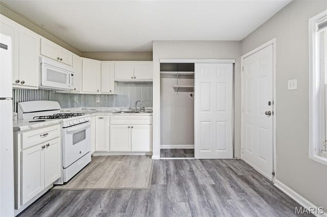 1329 Dominica Drive, St Louis, MO 63138