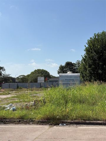 8626 Martin Luther King Boulevard, Houston, TX 77033
