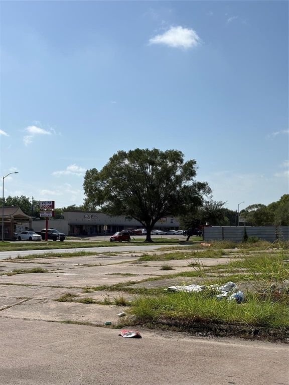 8626 Martin Luther King Boulevard, Houston, TX 77033