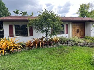 9501 E Calusa Club Dr, Miami, FL 33186