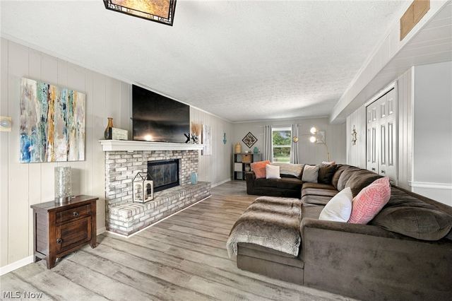 1205 Surfside Circle, Aurora, OH 44202