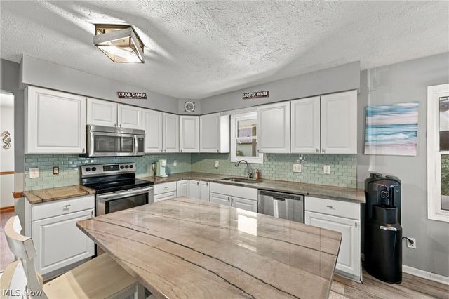 1205 Surfside Circle, Aurora, OH 44202