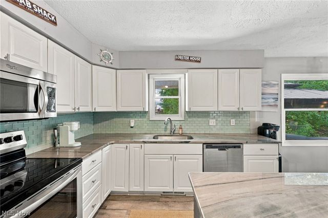 1205 Surfside Circle, Aurora, OH 44202