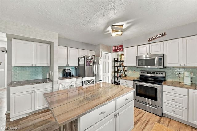 1205 Surfside Circle, Aurora, OH 44202