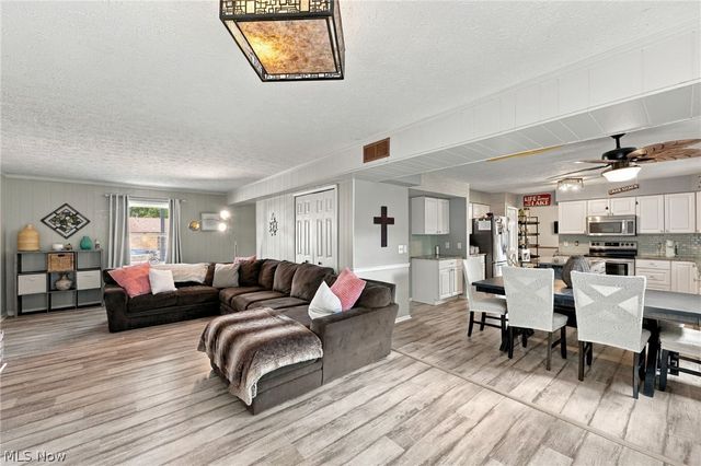 1205 Surfside Circle, Aurora, OH 44202