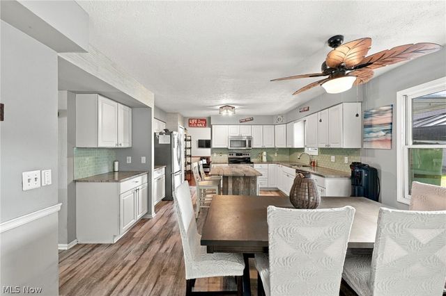 1205 Surfside Circle, Aurora, OH 44202