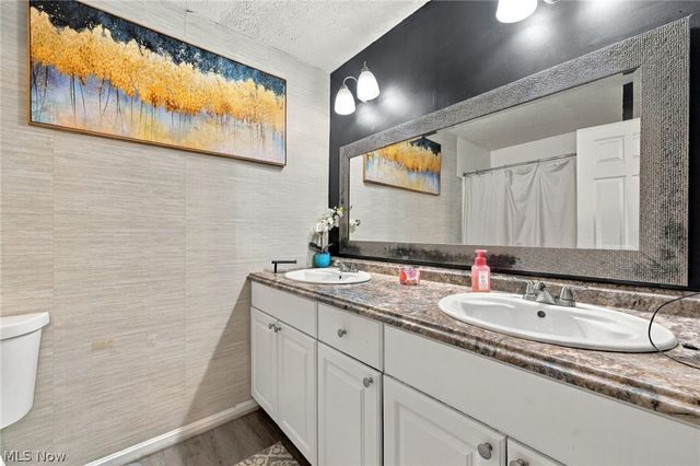 1205 Surfside Circle, Aurora, OH 44202