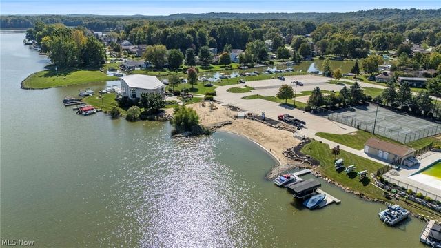 1205 Surfside Circle, Aurora, OH 44202
