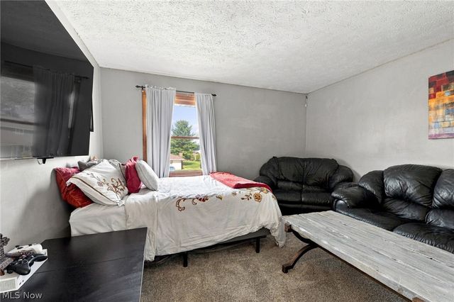 1205 Surfside Circle, Aurora, OH 44202