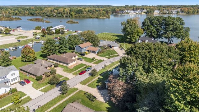 1205 Surfside Circle, Aurora, OH 44202