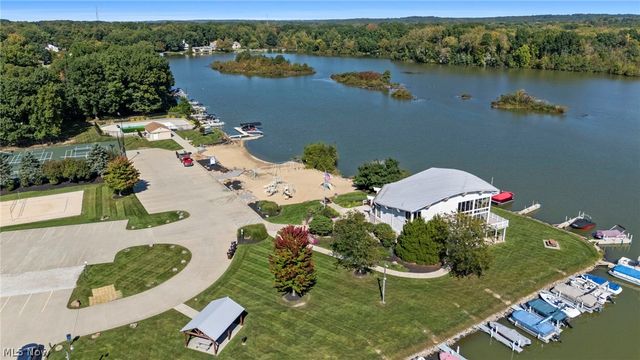 1205 Surfside Circle, Aurora, OH 44202